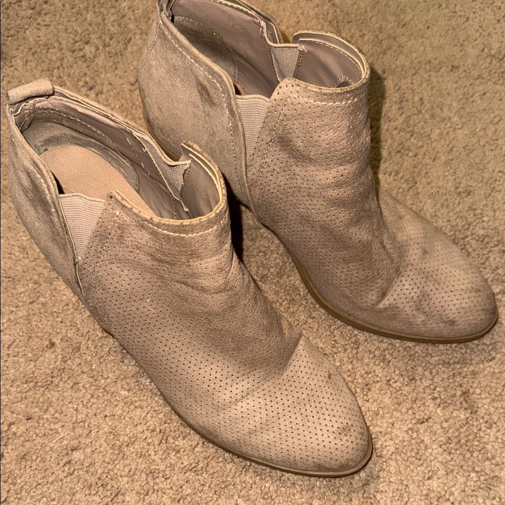Women's Suede Ankle Boots - Tan